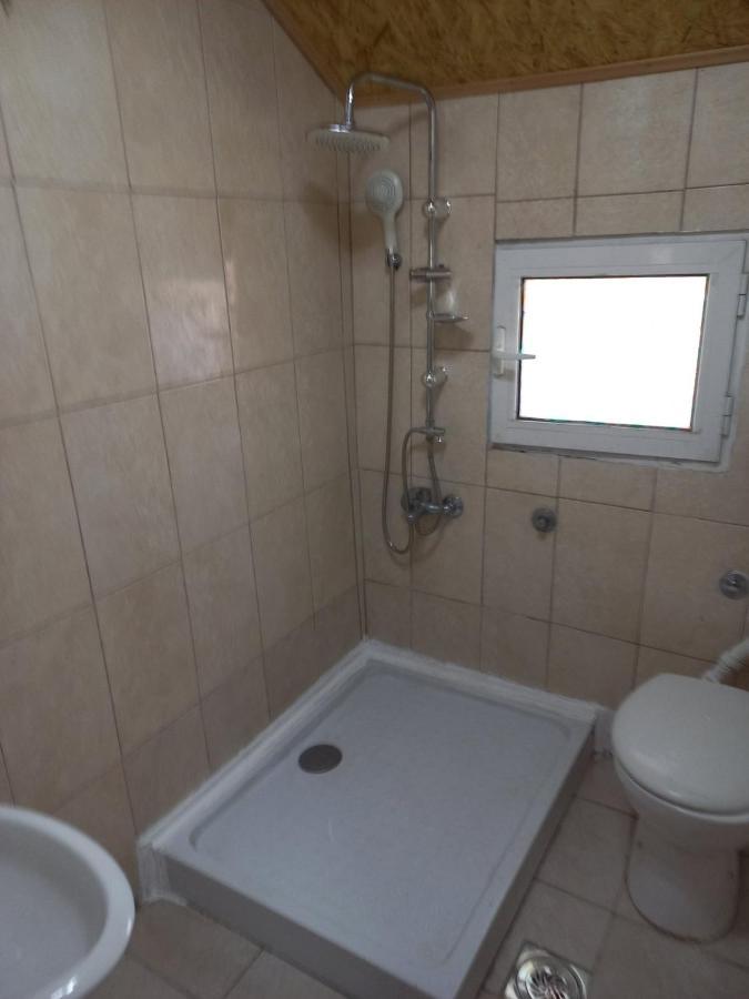 Traveler'S Rest - Near Podgorica Airport Hostel Mitrovici  Екстериор снимка