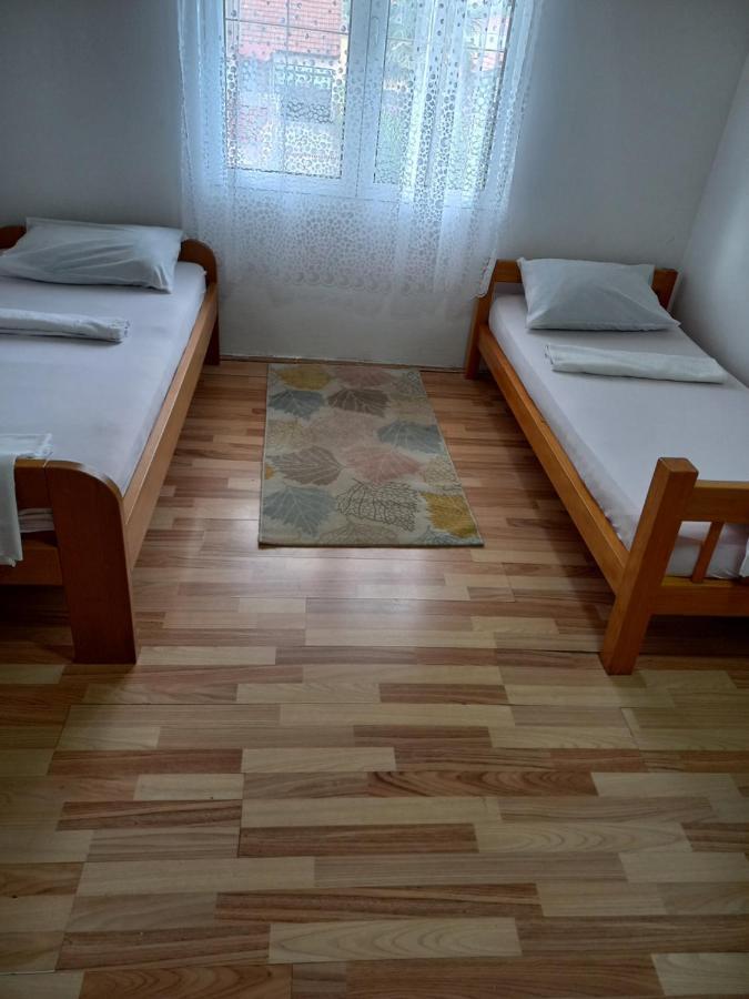 Traveler'S Rest - Near Podgorica Airport Hostel Mitrovici  Екстериор снимка