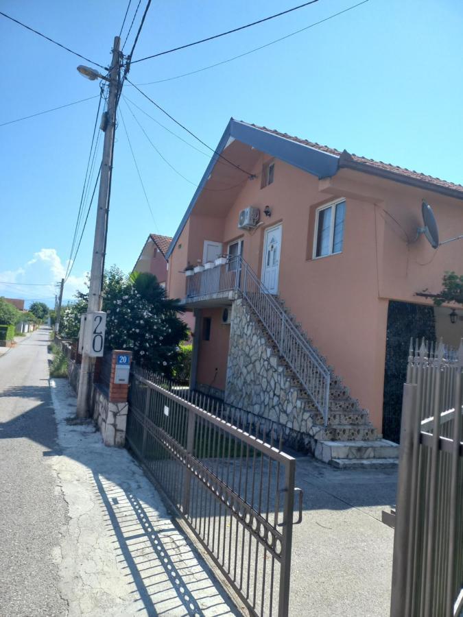 Traveler'S Rest - Near Podgorica Airport Hostel Mitrovici  Екстериор снимка