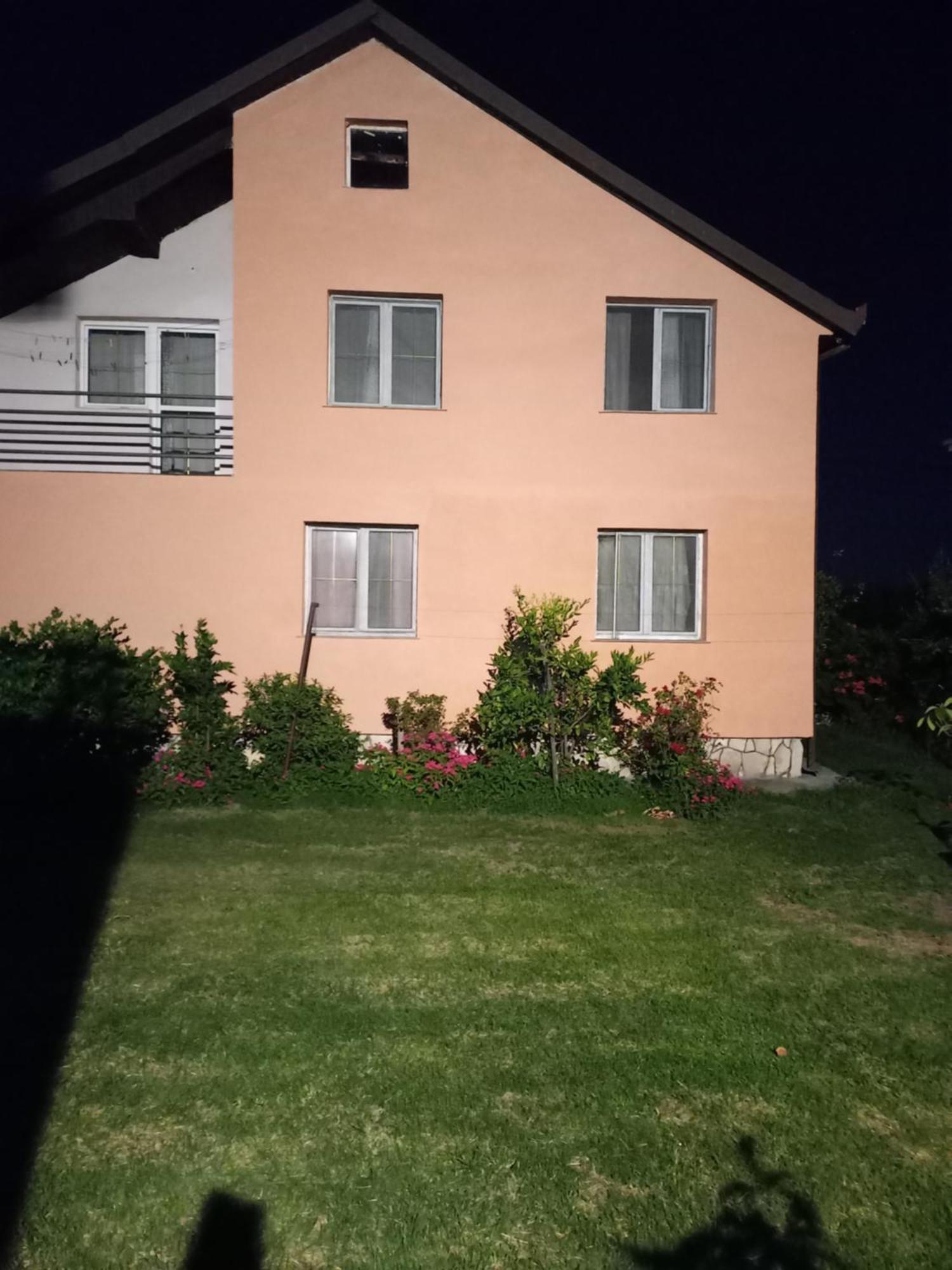 Traveler'S Rest - Near Podgorica Airport Hostel Mitrovici  Екстериор снимка