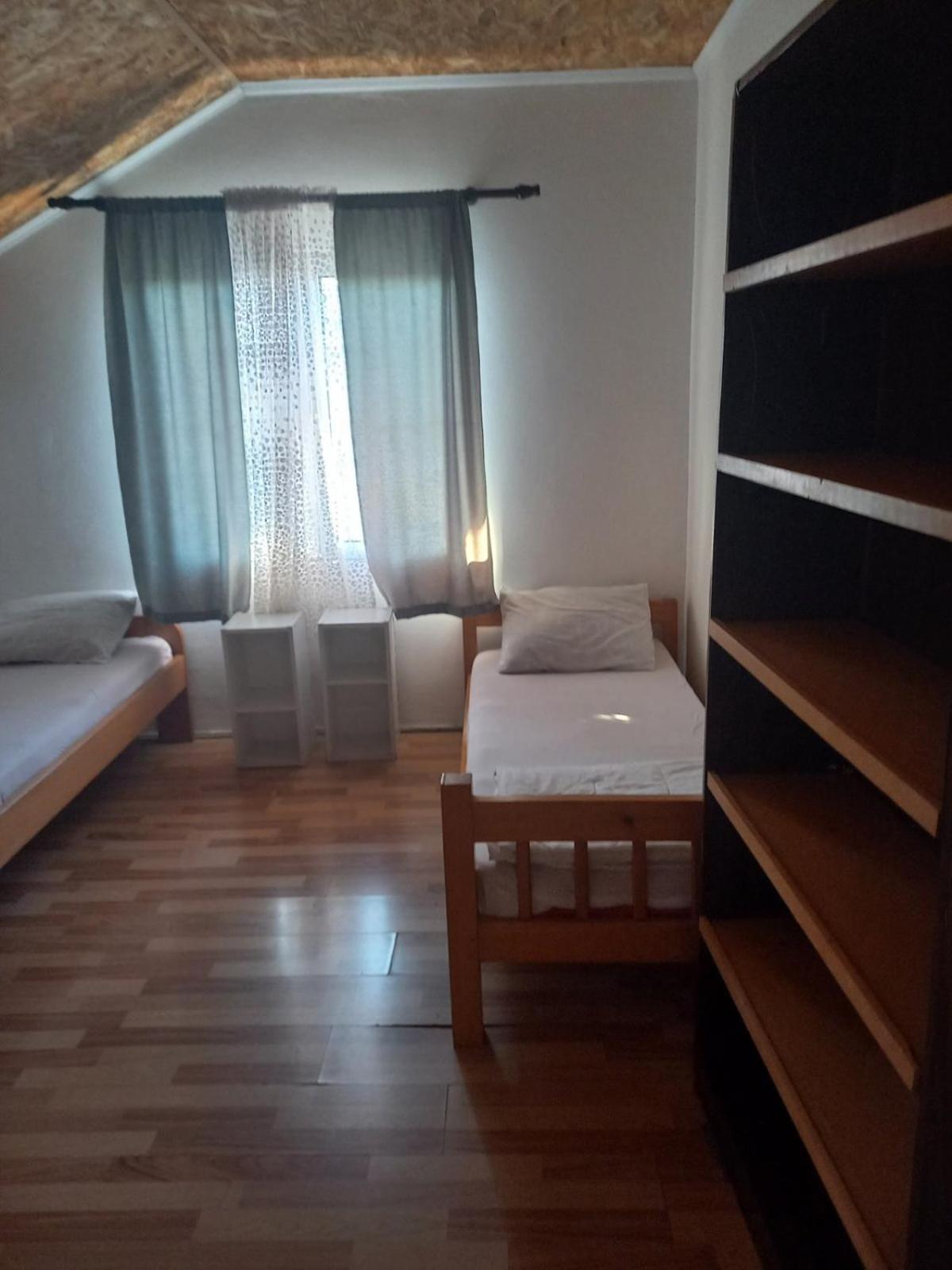 Traveler'S Rest - Near Podgorica Airport Hostel Mitrovici  Екстериор снимка
