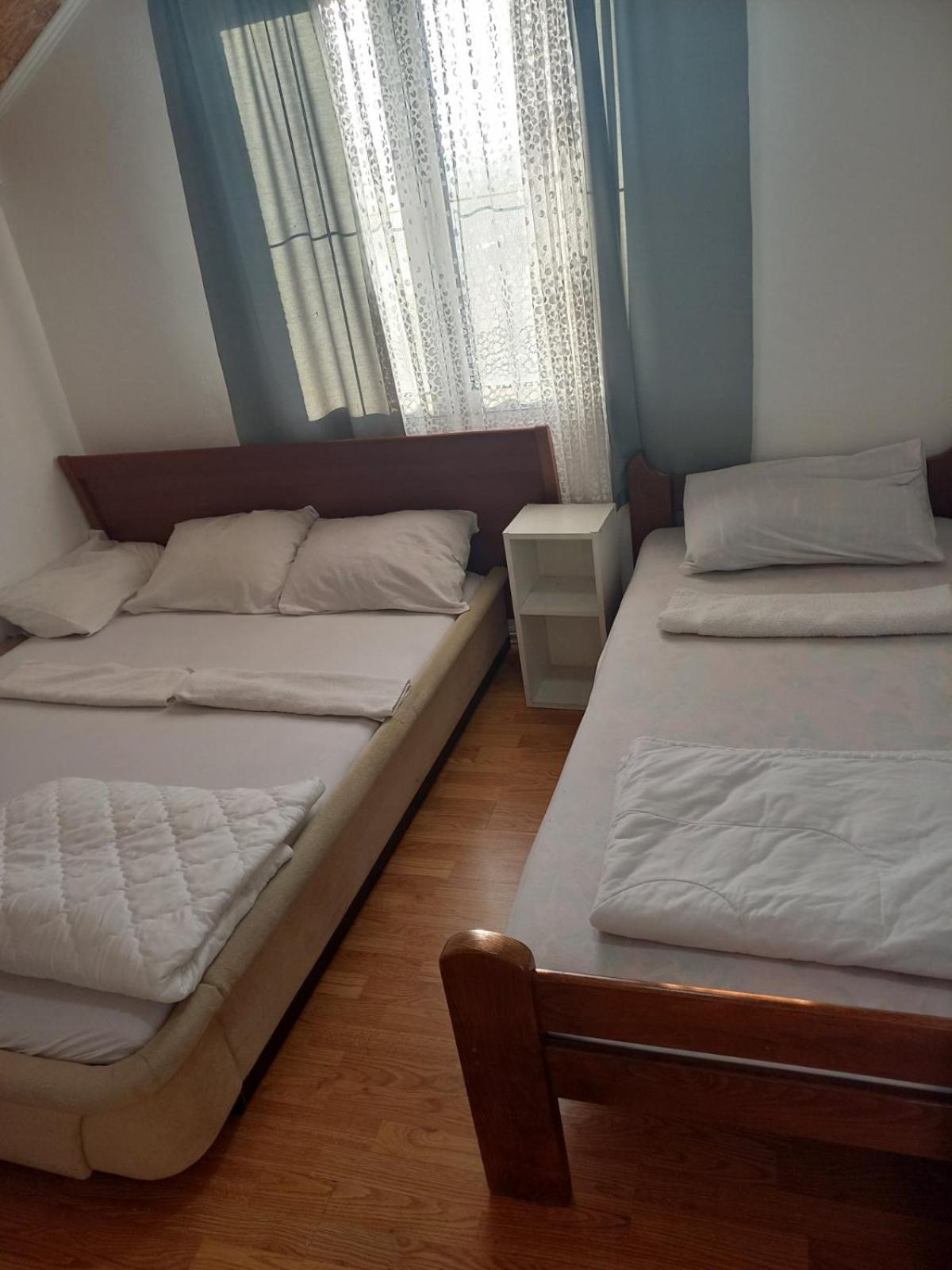 Traveler'S Rest - Near Podgorica Airport Hostel Mitrovici  Екстериор снимка